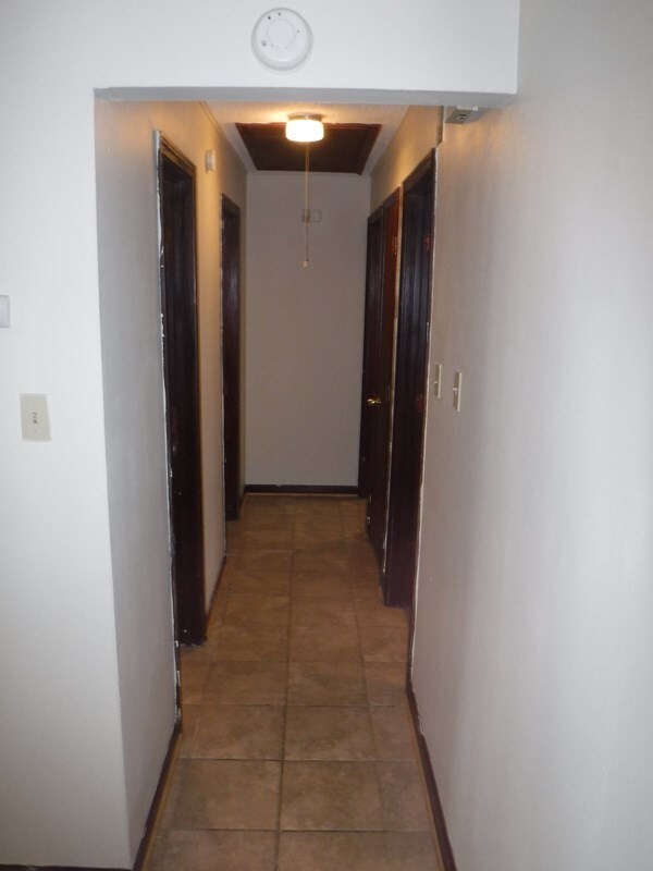 Building Photo - 3917 Lucerne Dr