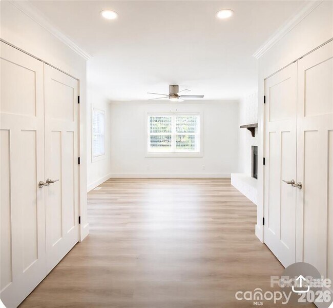 Foto del edificio - 421 Kingfield Dr SW