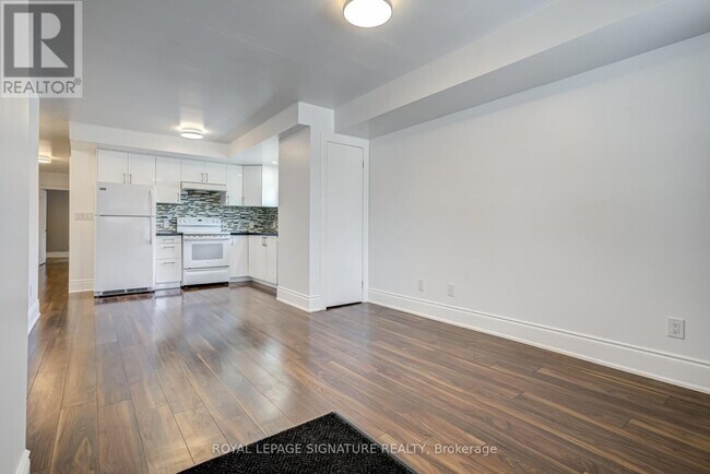 Building Photo - 250 Nairn Ave