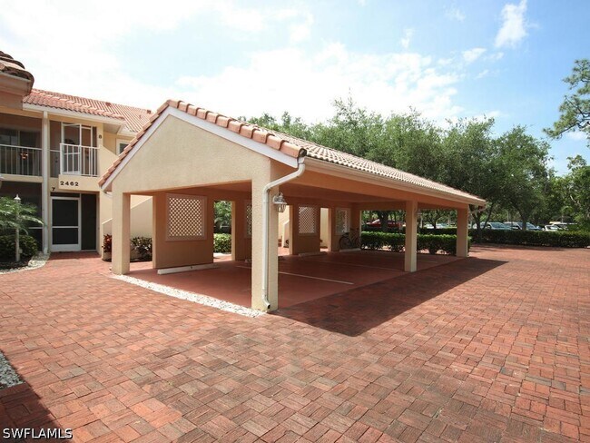 Building Photo - 2462 Hidden Lake Dr