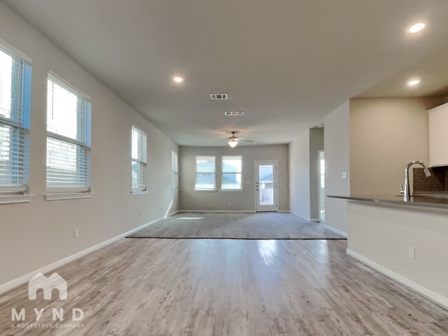 Building Photo - 116 Canis St