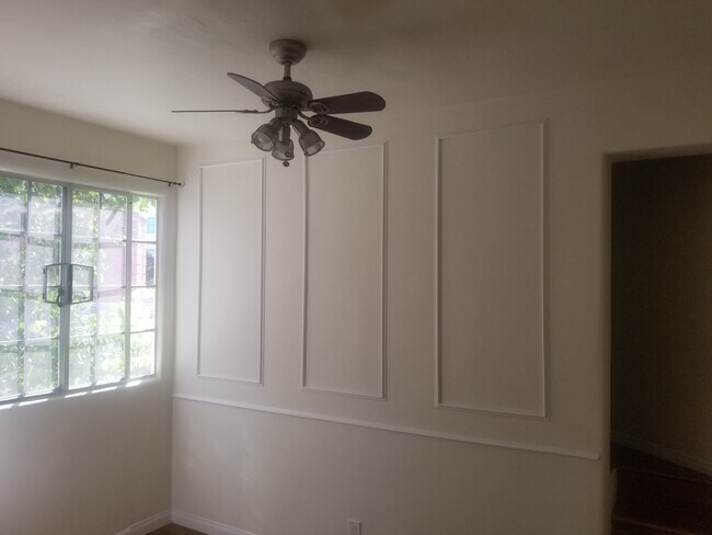 Building Photo - 210 S Moreno Dr