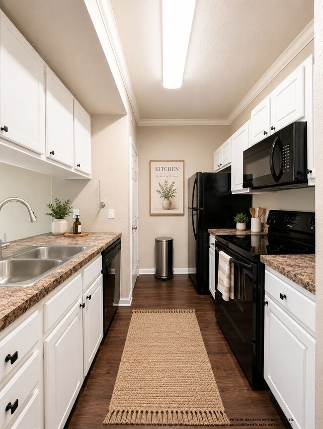 Photo - 1x1 Updated flooring & appliances. Includes balconette & washer & dryer Apartment