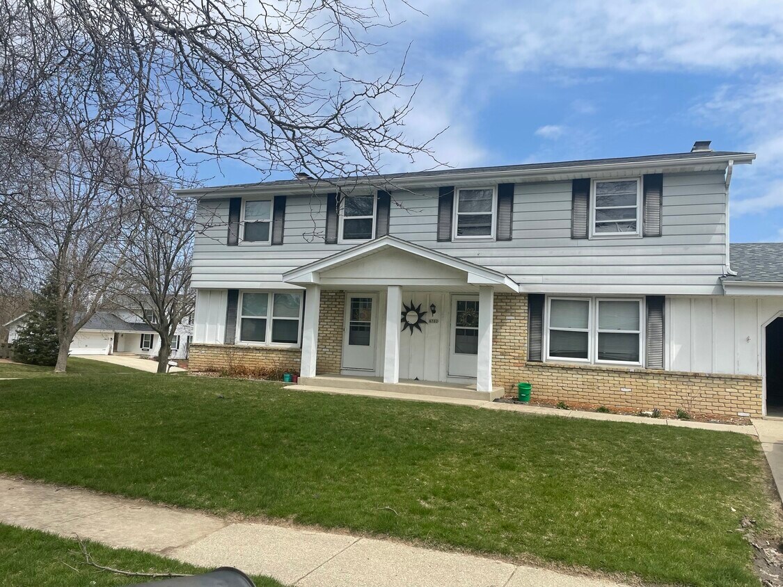 6700 Hill Ridge Dr, Greendale, WI 53129 Townhome Rentals in Greendale