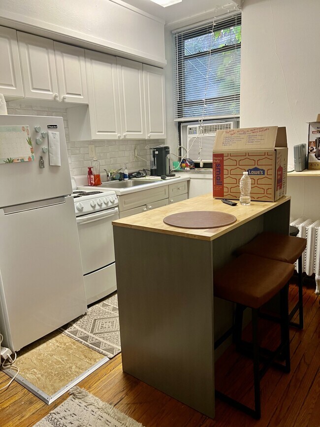 Foto del edificio - 1353 N State Pky