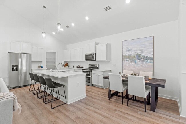 Foto del edificio - 423 Arrowwood Blvd