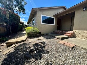 Building Photo - 701 Pine St