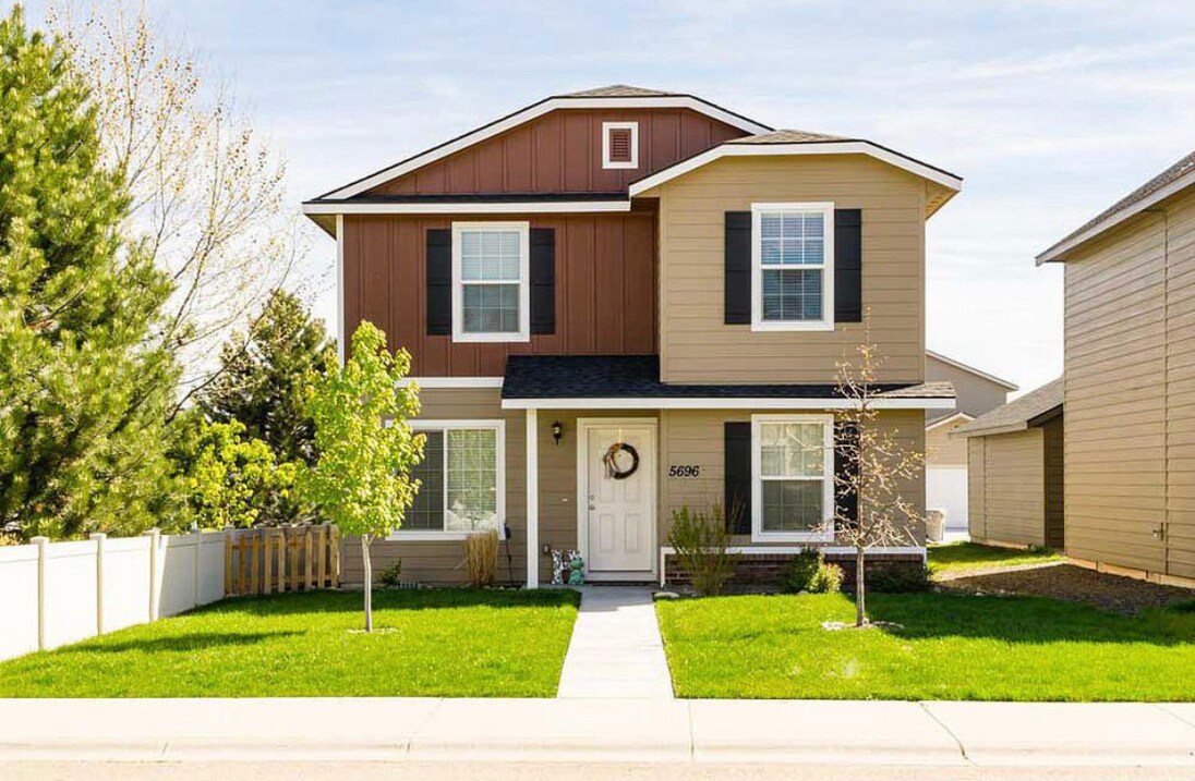 Primary Photo - 5696 S Pepperview Way