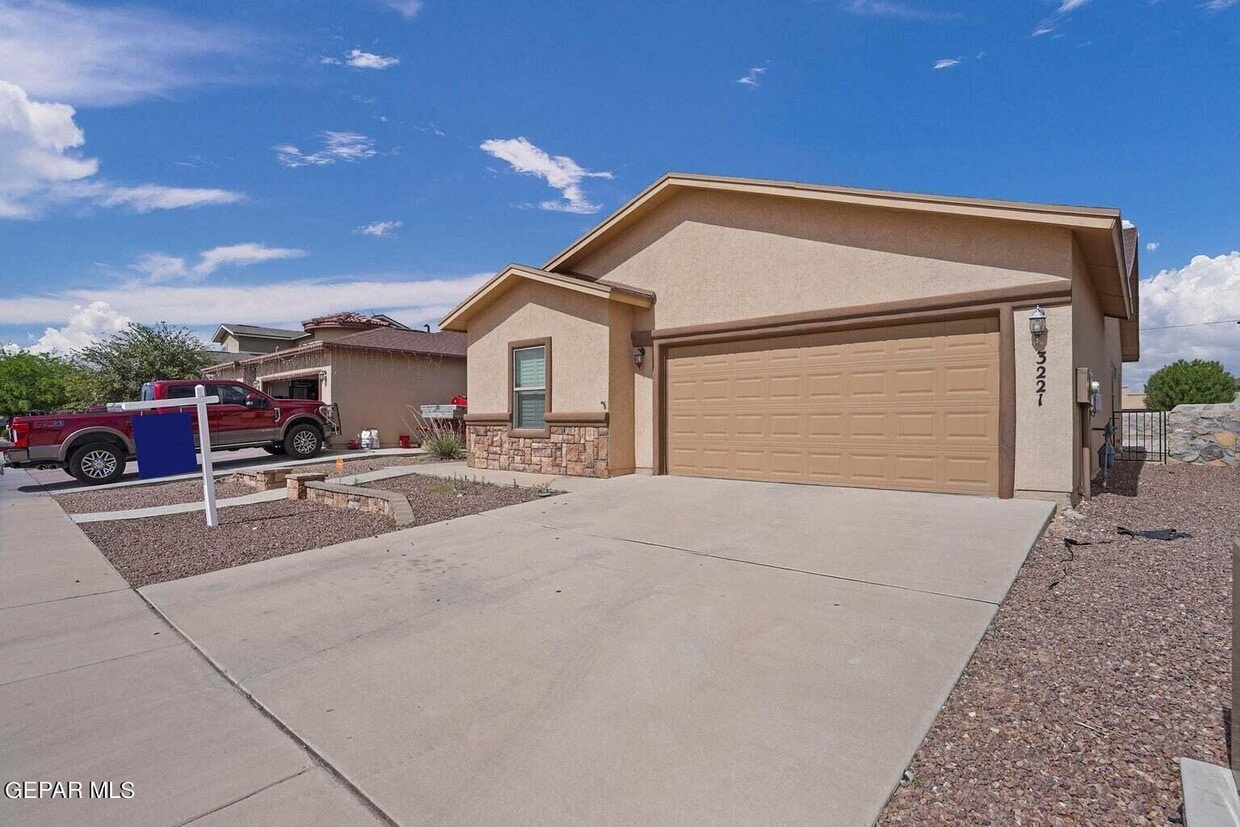 3221 Christian Cunningham, El Paso, TX 79938 House for Rent in El