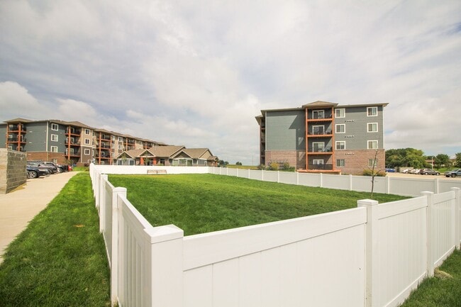 Building Photo - Welcome to Huntington Village