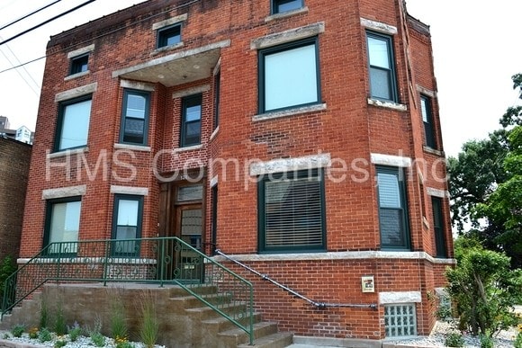 Building Photo - 131 W Cedar St