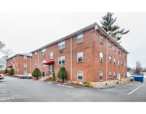 Primary Photo - 35 Montvale Ave