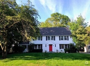 Building Photo - 3 Forest Ln