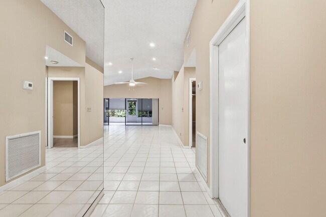 Foto del edificio - 6170 Bay Isles Dr
