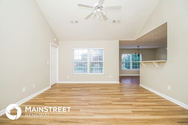 Foto del edificio - 5031 Deer Creek Ct