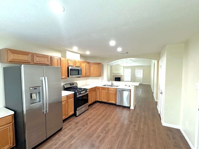 Building Photo - 6002 Deep S Dr