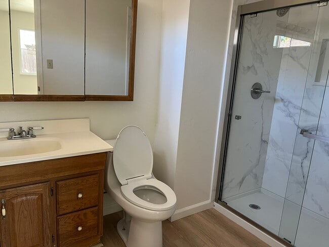 Master Bedroom bath - 2888 Whittington Dr