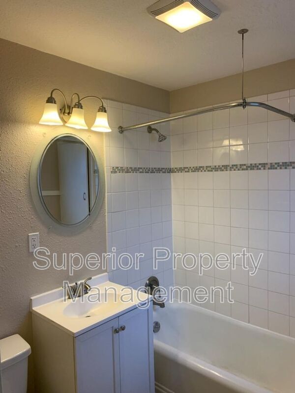 Building Photo - 1011 W 29th St