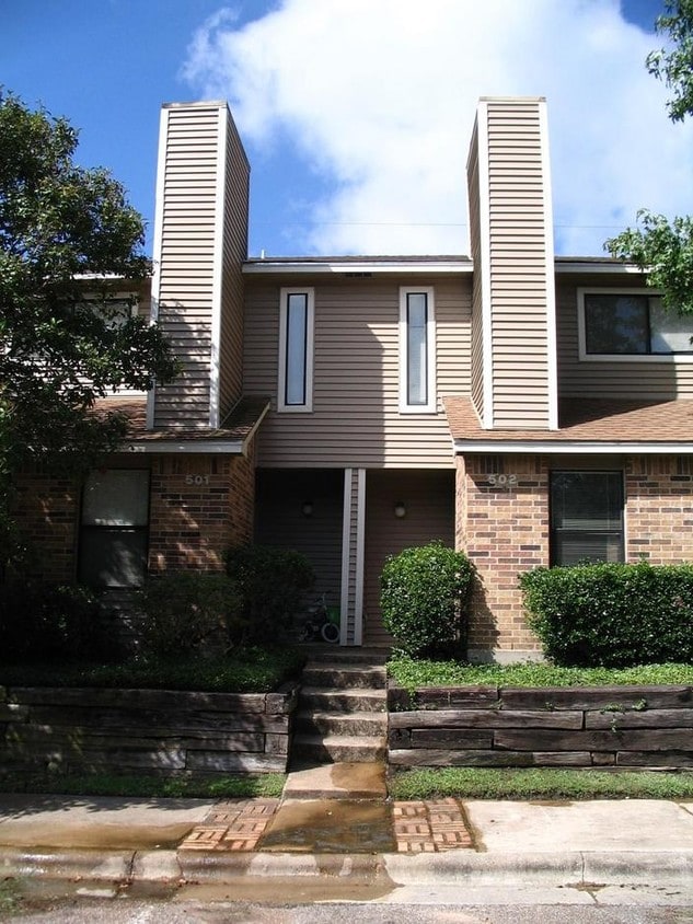 Primary Photo - Oak Creek Condominiums