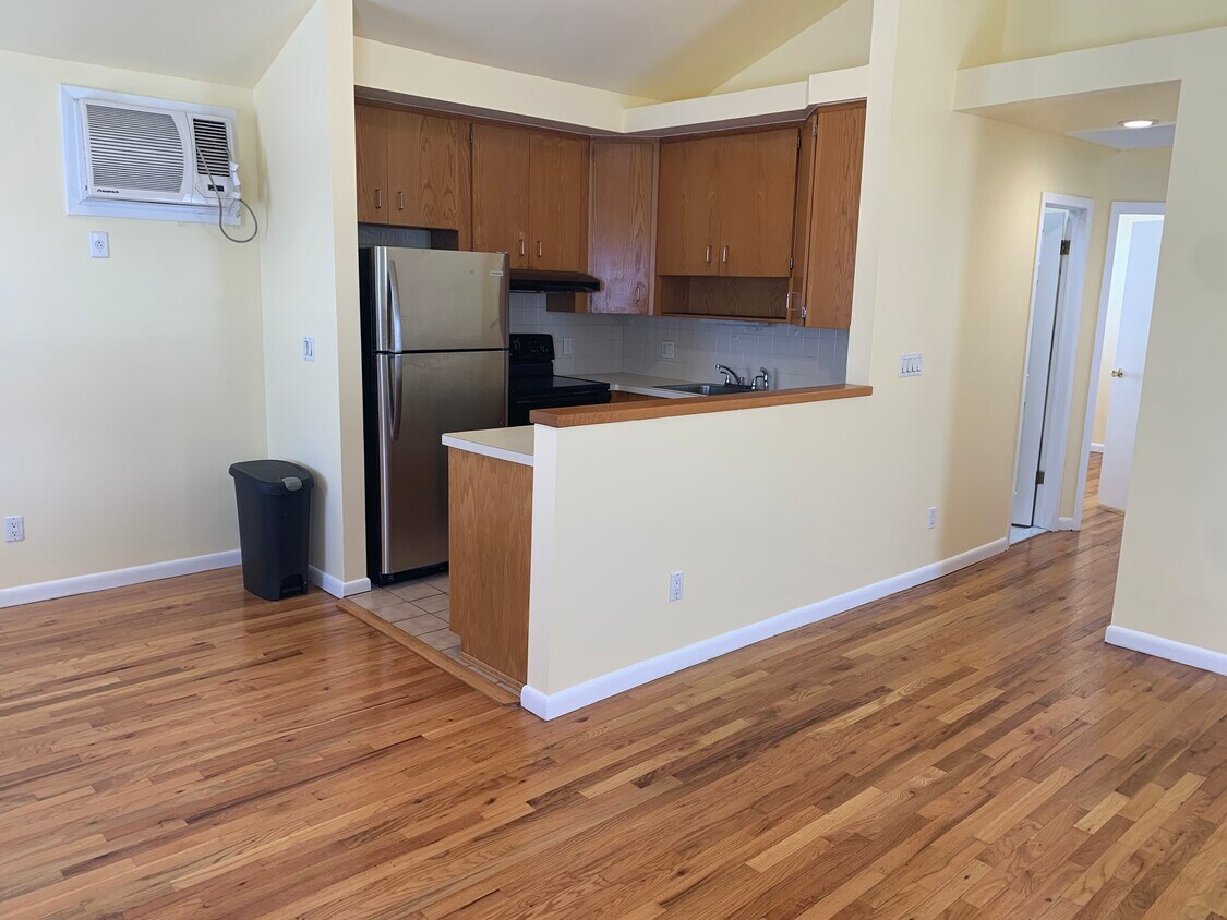 8 Hickory Rd Unit B, Port Washington, NY 11050 Apartments in Port