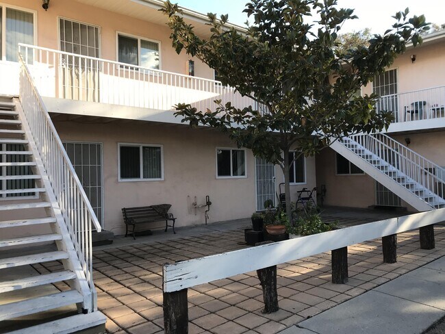 Building Photo - 1016 Castillo St