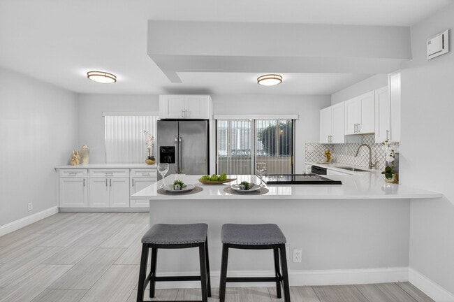 Building Photo - 450 Piedmont J