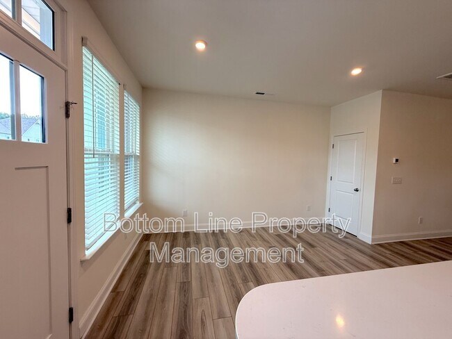Building Photo - 1520 Cedar Tree Dr