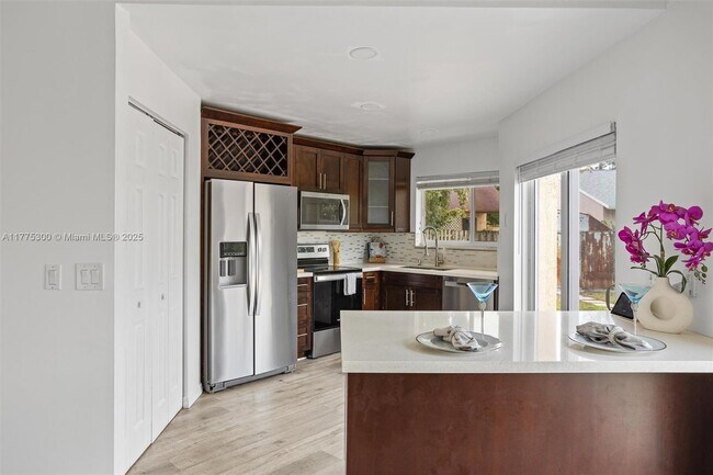 Building Photo - 11041 SW 11th Ct
