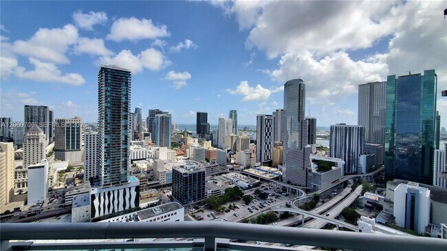 Foto del edificio - 350 S Miami Ave