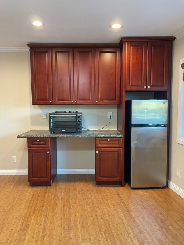 Foto principal - 4956 S Centinela Ave