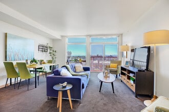 Interior Photo - Link