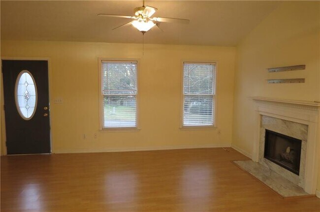 Building Photo - 408 Chippewa Dr SE