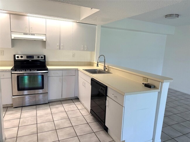 Building Photo - 8500 SW 212th St