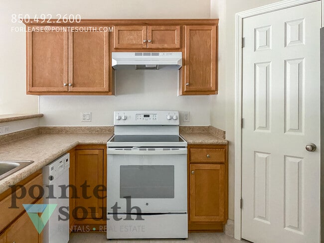 Building Photo - 2425 E Johnson Ave