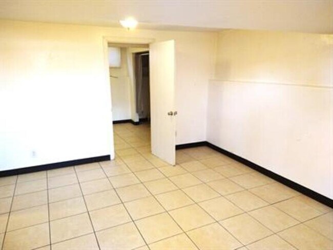 Foto del edificio - 2803 Monroe Boulevard