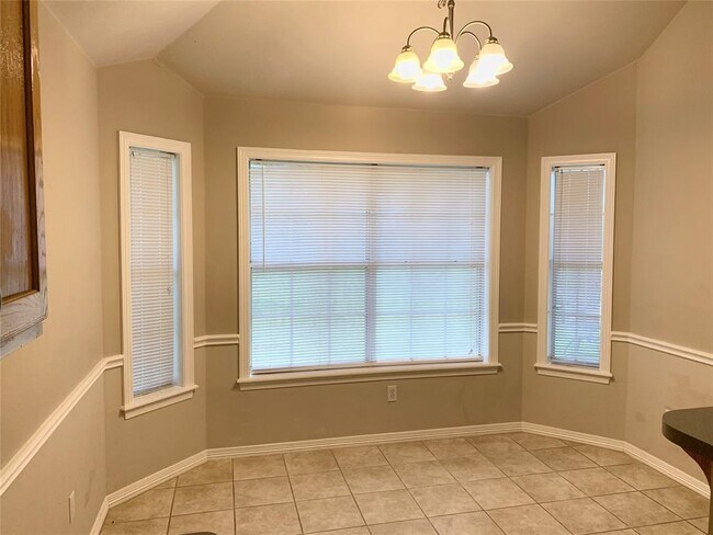 Building Photo - 2404 Axis Ct