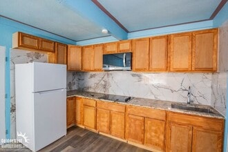 Building Photo - 2227 Stewart Ave