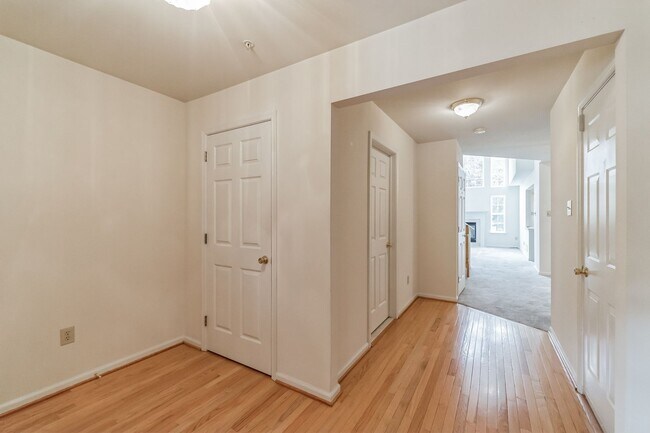 Foto del edificio - Beautiful 2 Bed, 2.5 Bath Townhouse in KOP!
