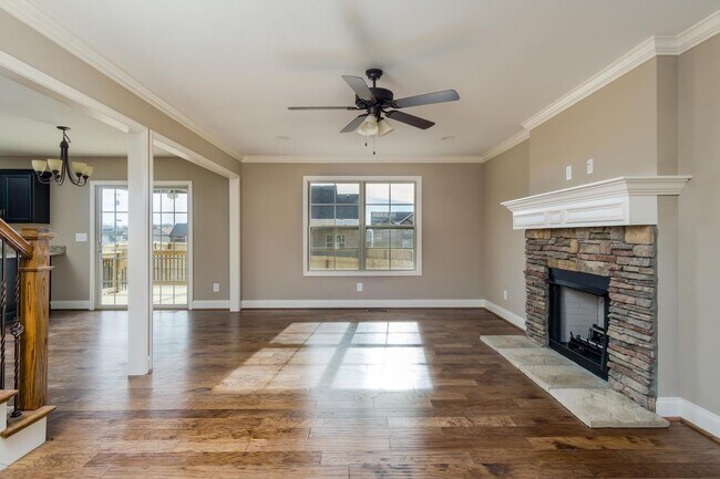 Building Photo - Pet Friendly Three Bedroom with Bonus!