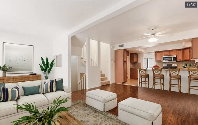 Building Photo - 2050 Los Feliz Dr