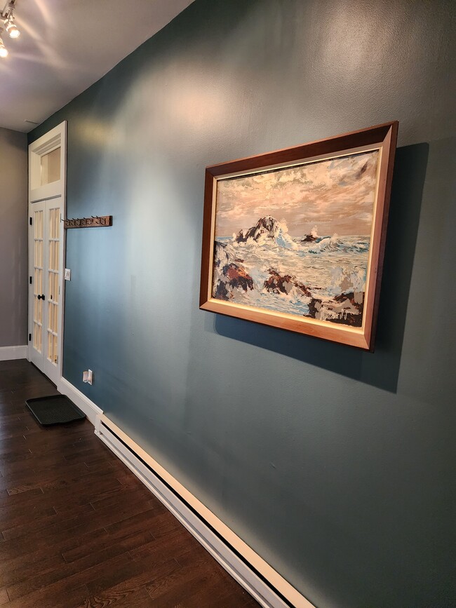ENTRY - 432 E Main St