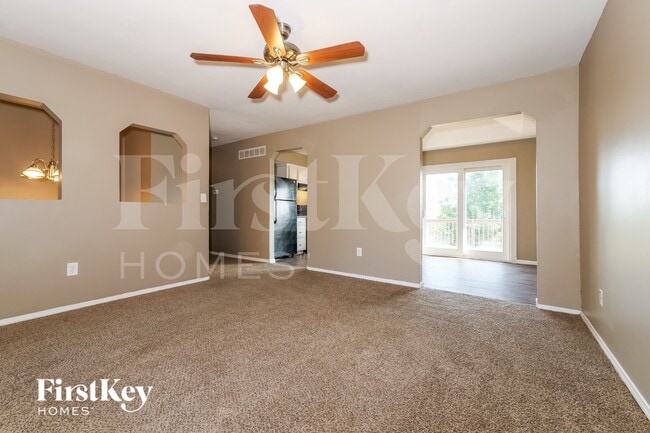 Building Photo - 619 Zay Dr