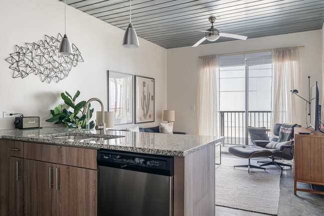 Building Photo - Live in Midtown for $1,515 – Prime Location!