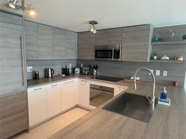 Building Photo - 400 Sunny Isles Blvd