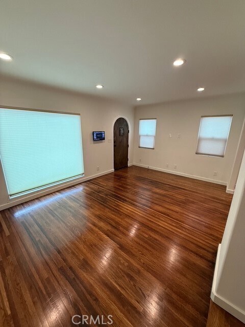 Foto del edificio - 181 Corona Ave