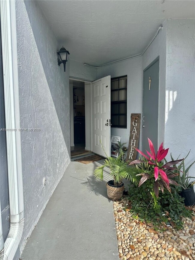 Building Photo - 1211 S Independence Dr