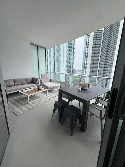 Foto del edificio - 851 NE 1st Ave