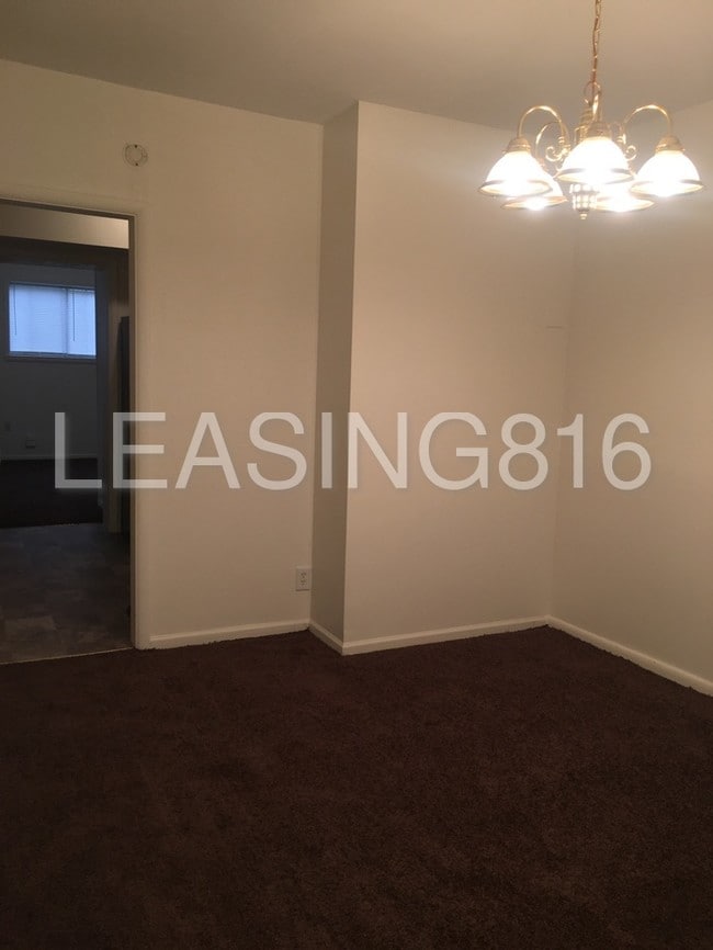 Building Photo - Remodeled 1-2 Bd Apt in KCK, Available Now!