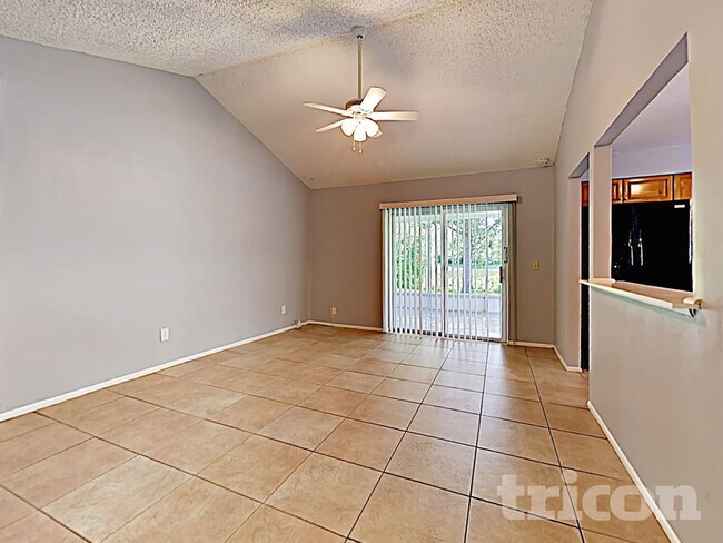 Foto del edificio - 1631 Spring Lake Dr