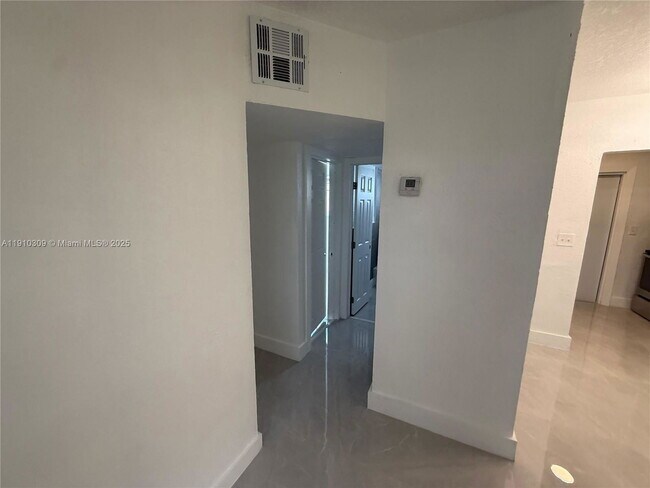 Foto del edificio - 1251 NW 61st St